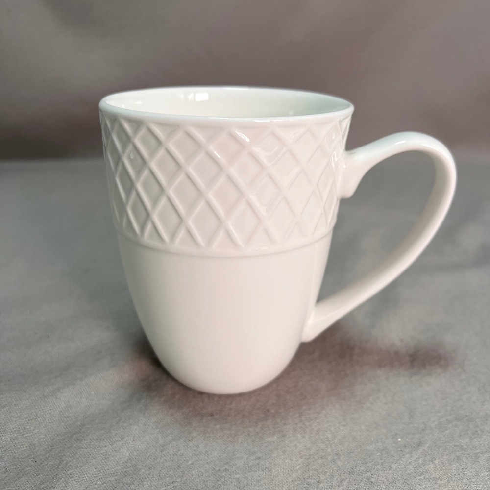 Mikasa‎ Trellis Bone China Mug White Lattice Design Dishwasher Microwave Safe